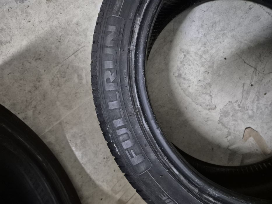 Pneus 225/45/17 em muito bom estado