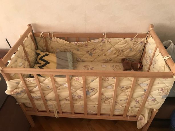 Кроватка деревянная