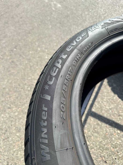 Зимові шини 205/55 R17 HANKOOK WINTER I CEPT EVO2 W320 Протектор: 75%