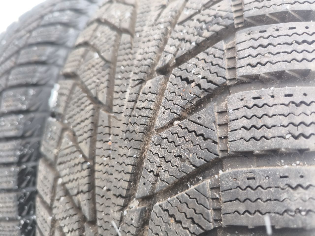 Резина покрышка зима зимняя Hankook winter I*Cept IZ2 215/55 r16