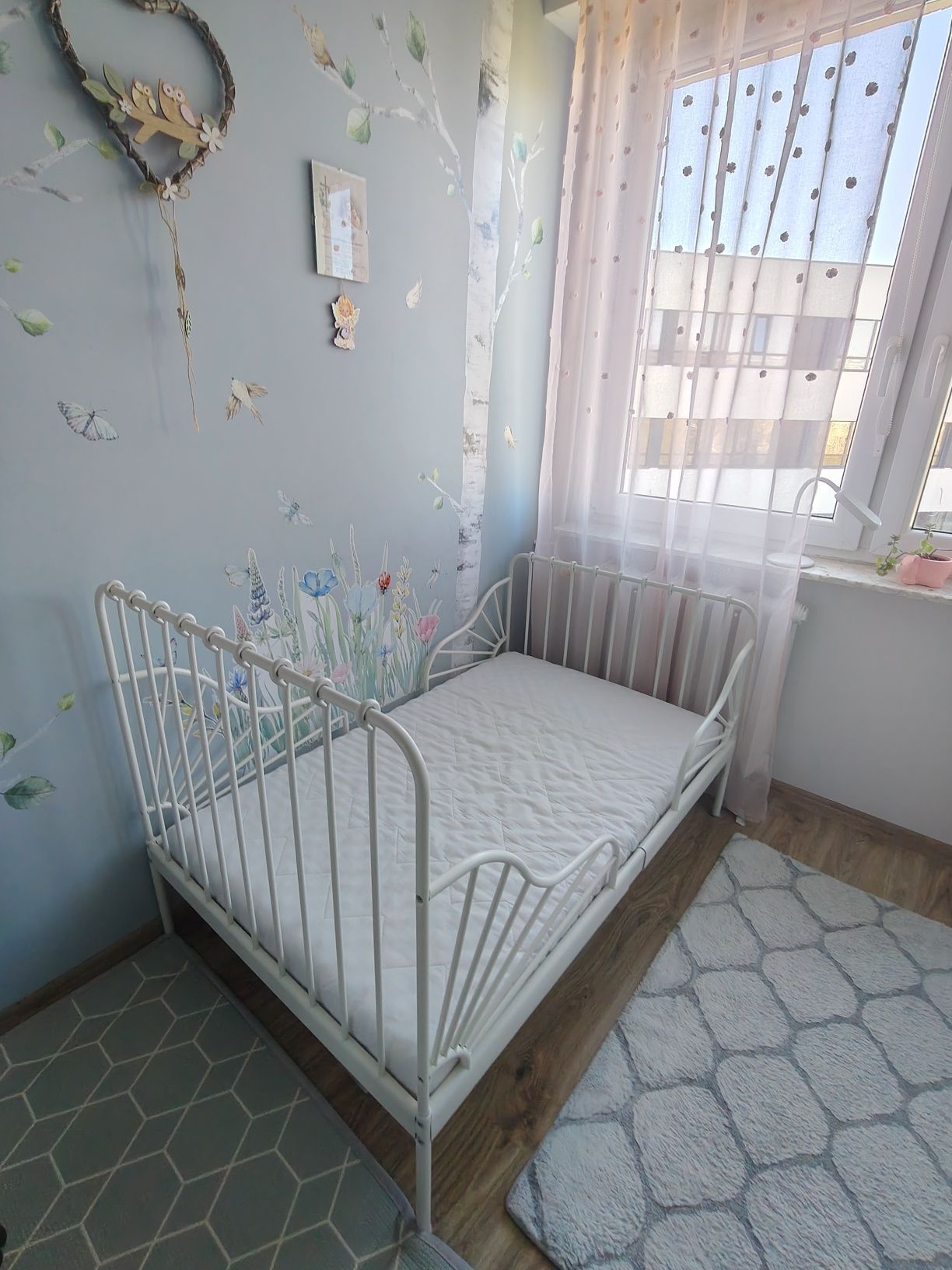 Łóżko Minnen Ikea białe z materacem