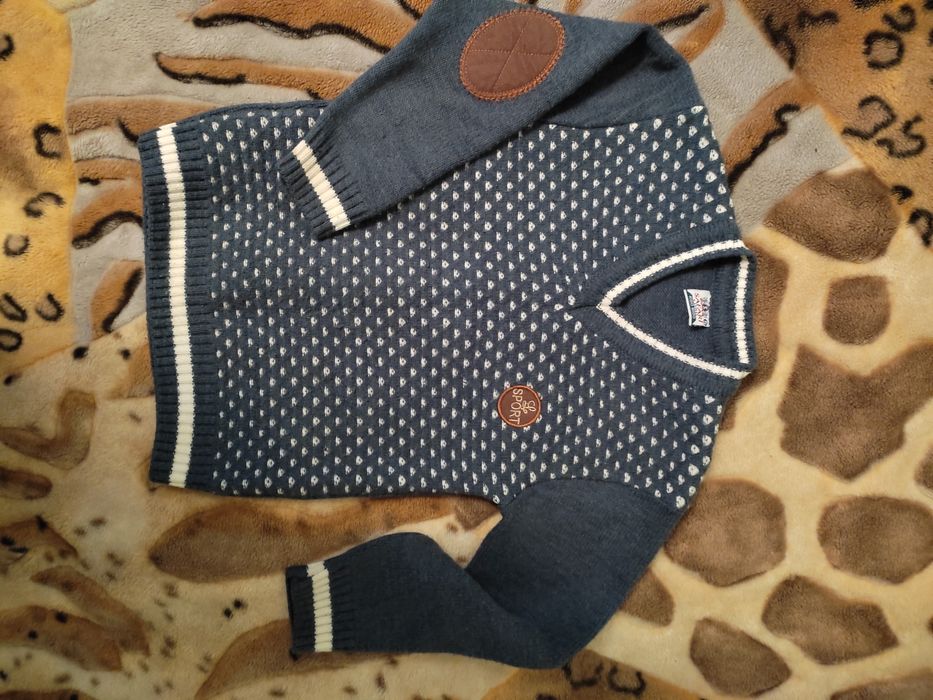 Свитер на мальчика 5-6лет