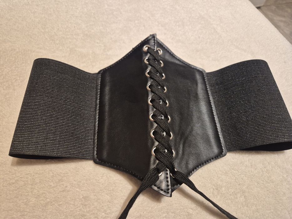 Gorset czarny uniwersalny z rzepami i sznurkami