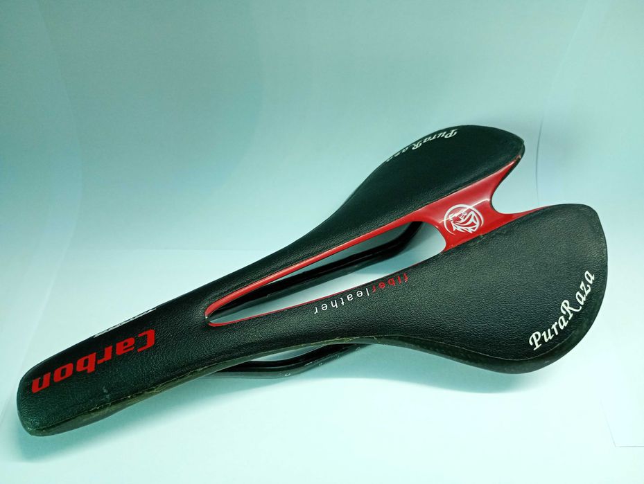 Selim de bicicleta de carbono