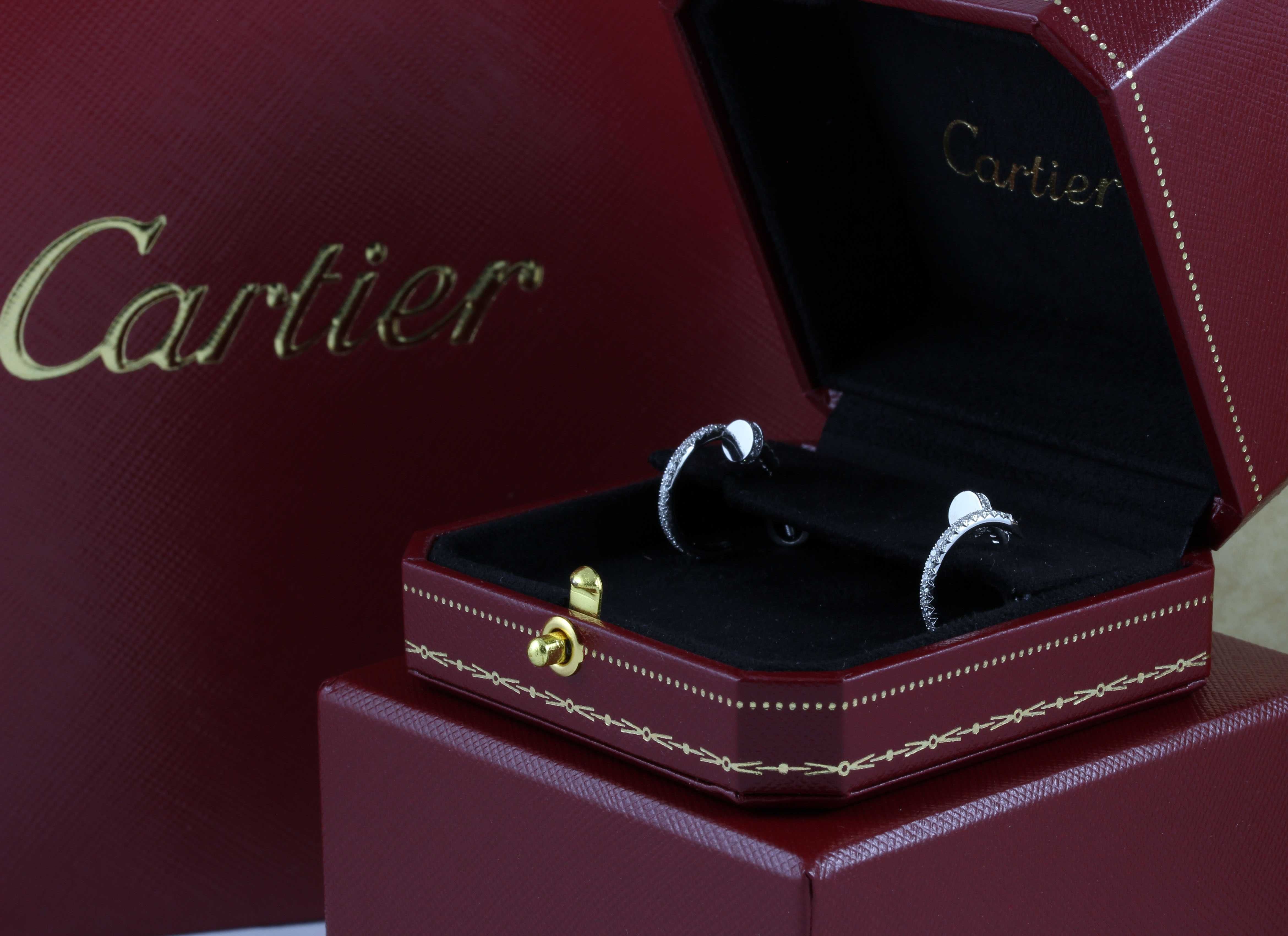 Золотые серьги гвоздь Картье Juste un Clou CARTIER c бриллиантами.