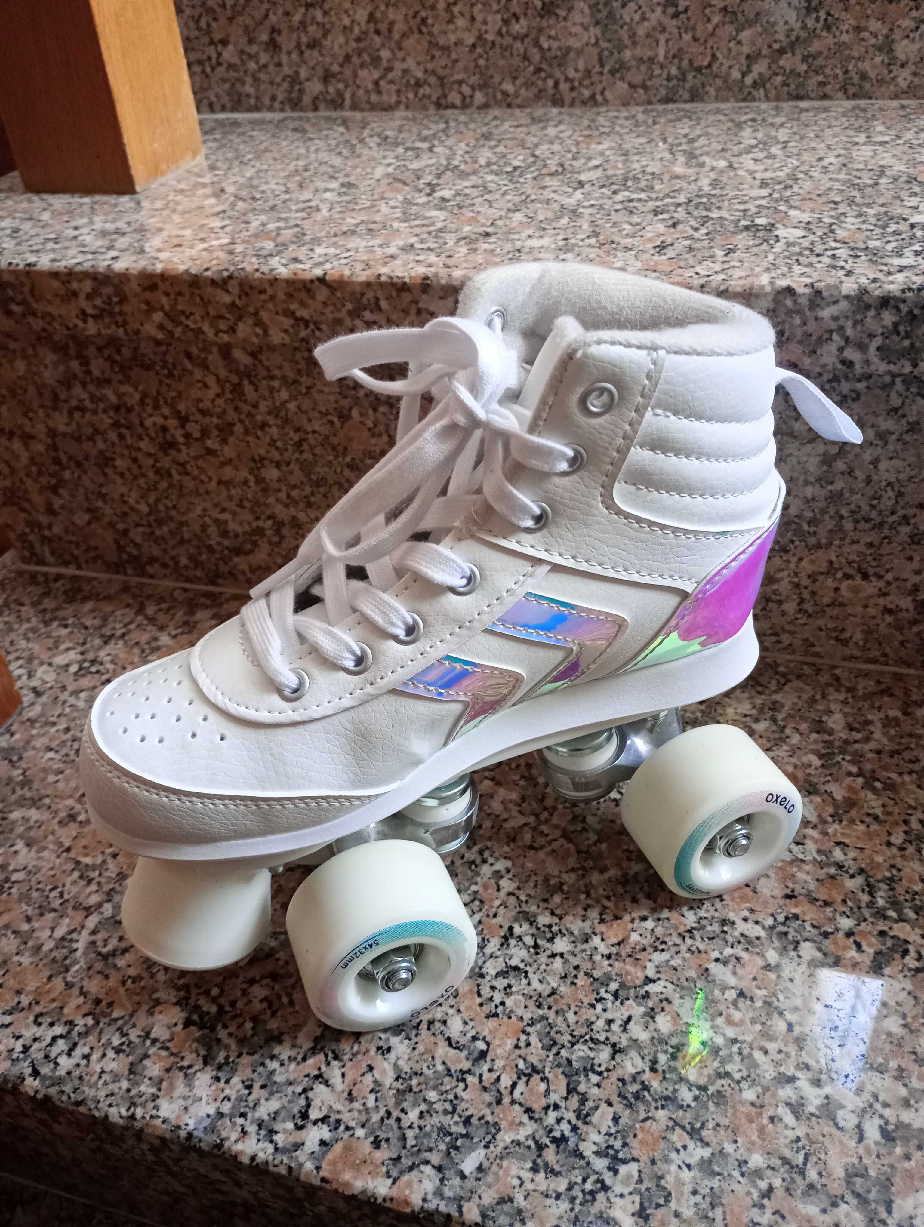Patins  OXELO 4 Rodas QUAD 100 Criança Branco Holográfico
