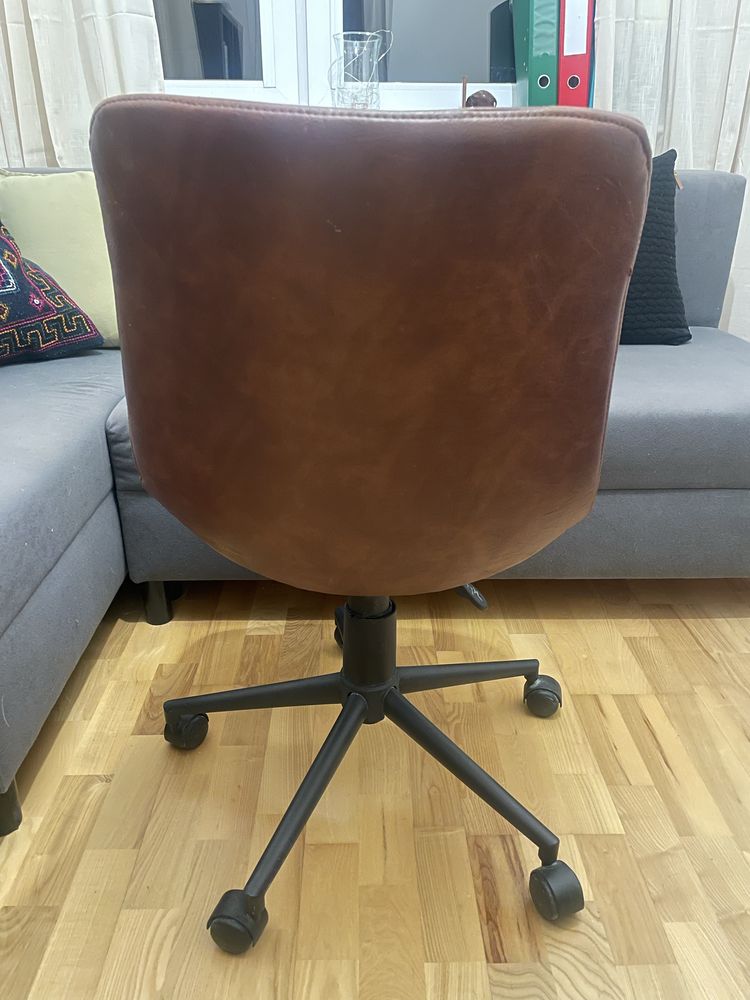 Używane krzesło z eko skóry