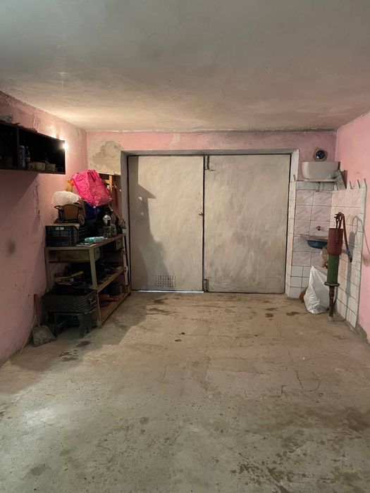 Продається приватизований мурований гараж вул. Івасюка, 78