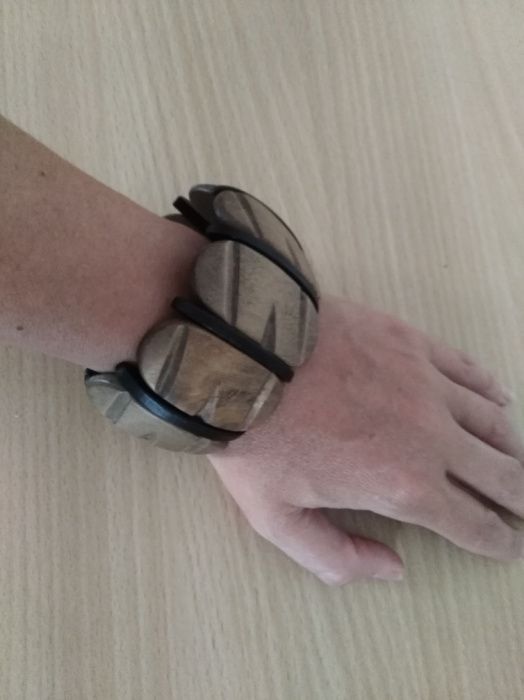 Pulseira de madeira
