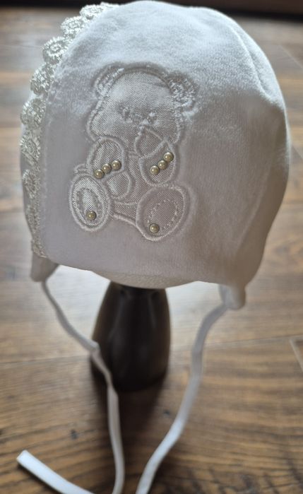 Elegancka biala czapka 40 Nowa