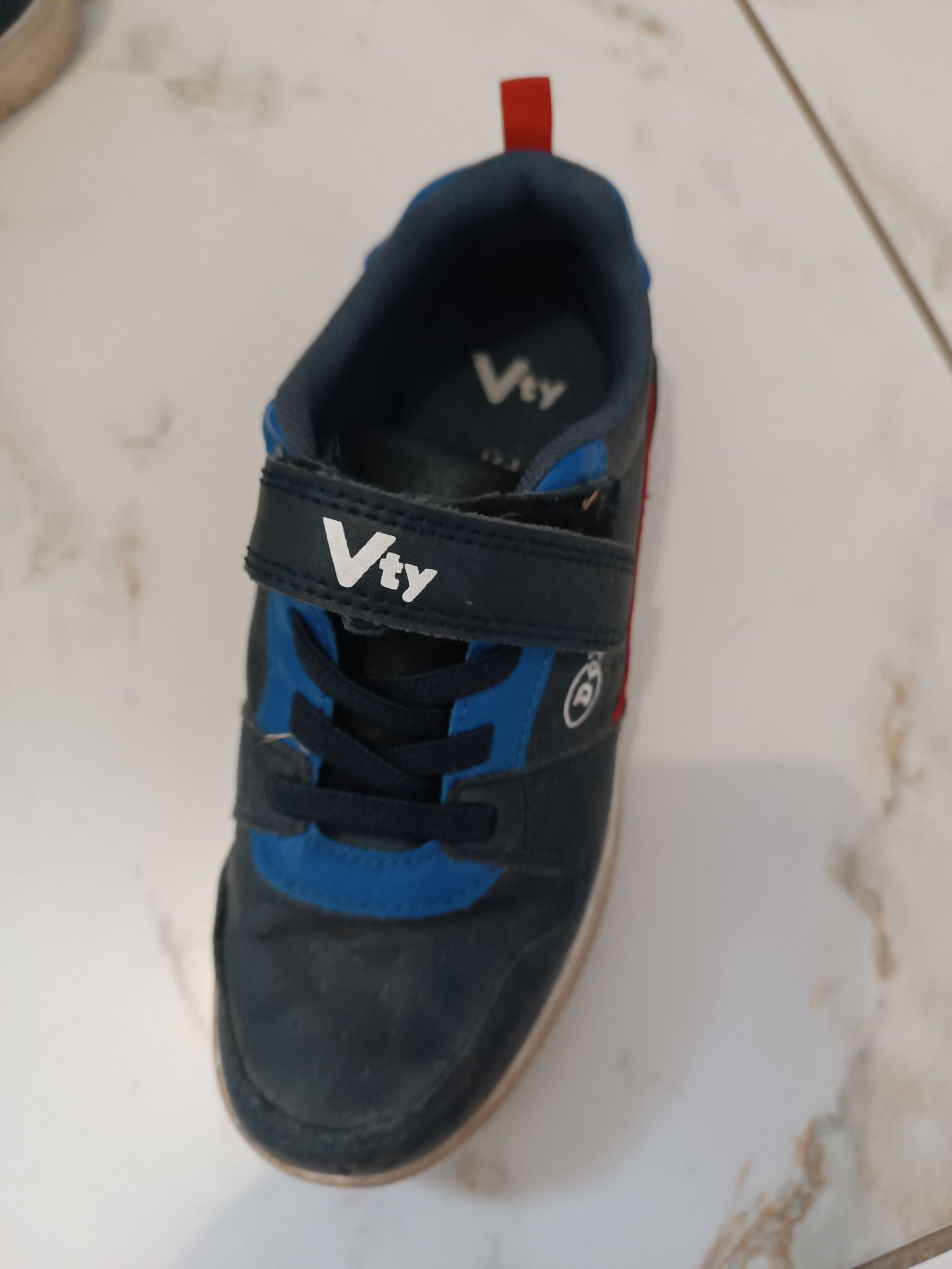 Buty sportowe chłopięce
