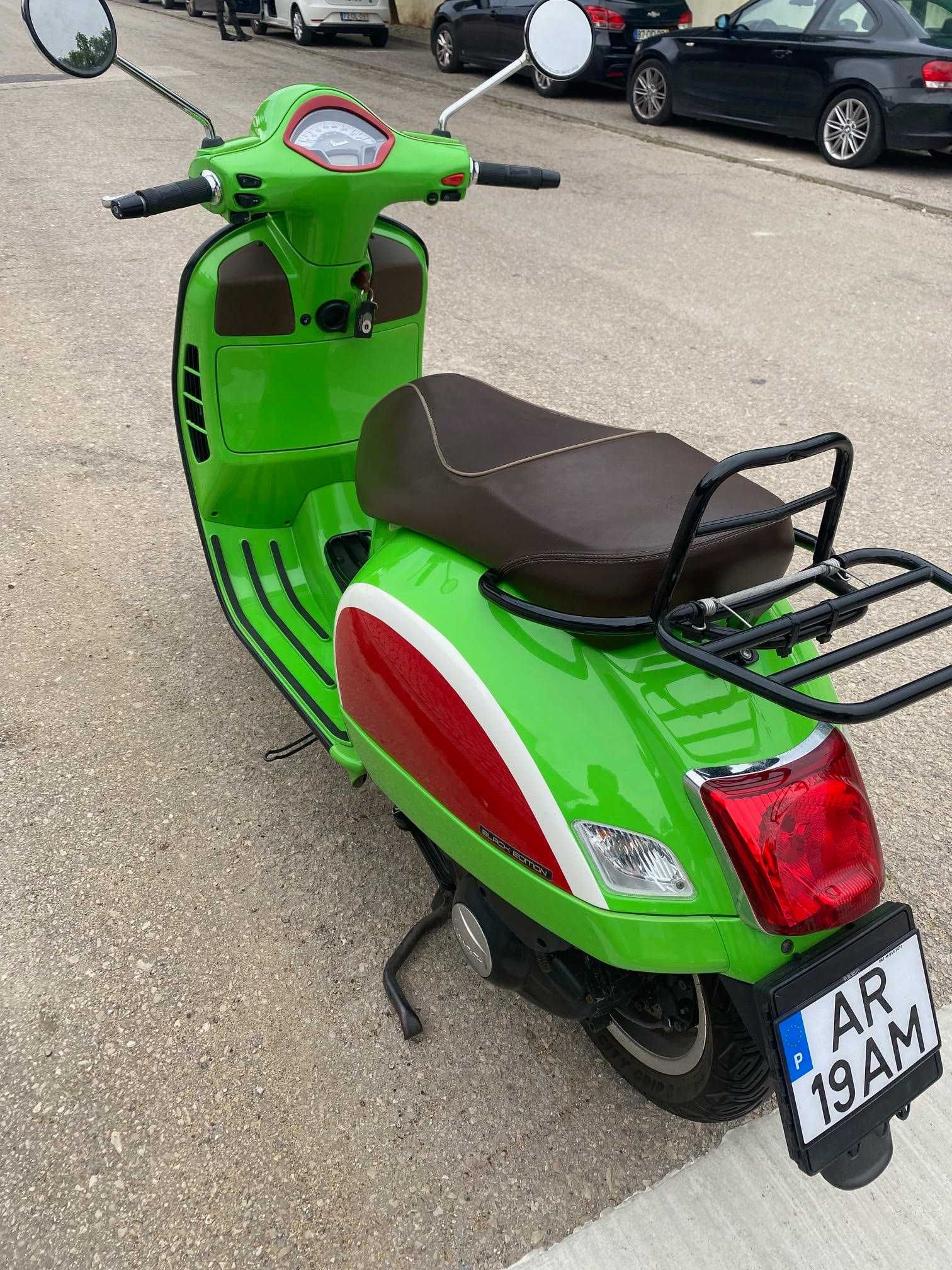 Vespa GTS 300 GTS ABS Black Edition 70th Anniversary