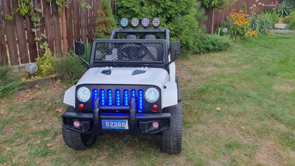 Duży samochód dziecięcy jeep na akumulator