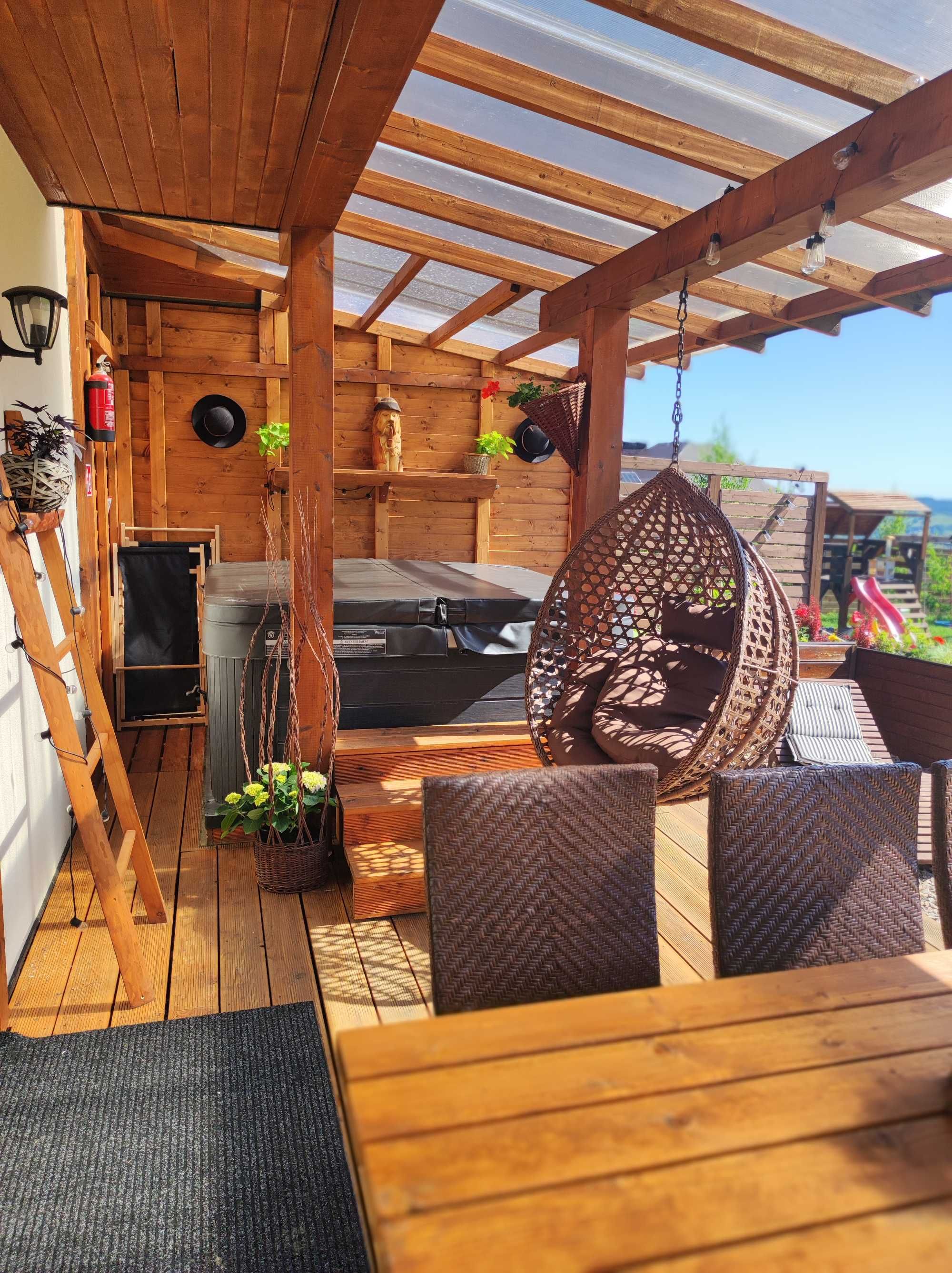 Domek w górach z jacuzzi na Wyłączność Beskid  plac zabaw