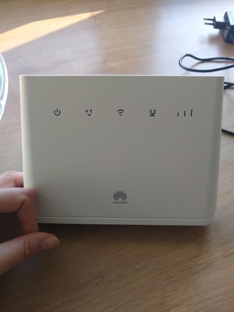 Router Huawei B311 WiFi LAN (LTE Cat.4 150Mbps/50Mbps) biały