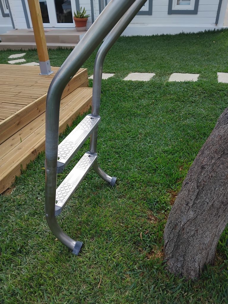 Escadas de piscina em inox.