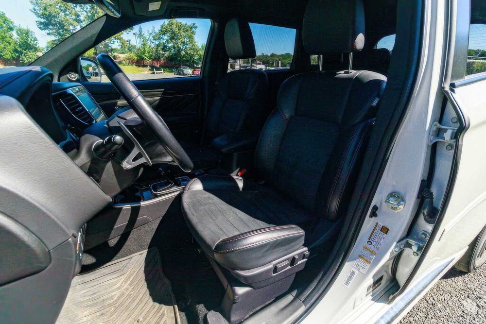 Mitsubishi Outlander Hybrid Plug-in LE S-AWC      2021