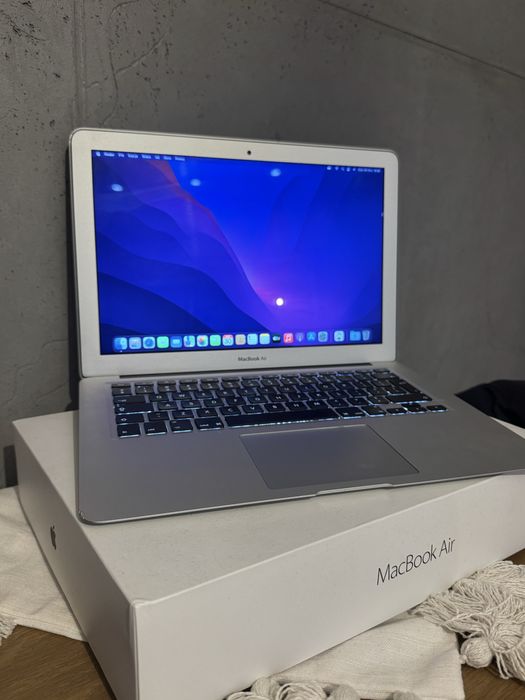 MacBook Air 13” (2017) i5 | 8 GB RAM | 128 GB SSD |