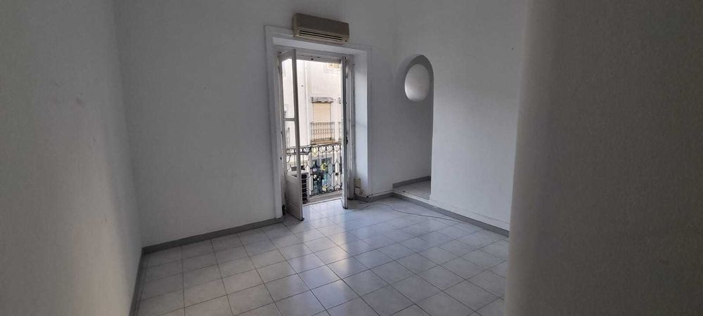 Escritório para arrendamento – Rua Serpa Pinto, nº 53 (1º Frente)