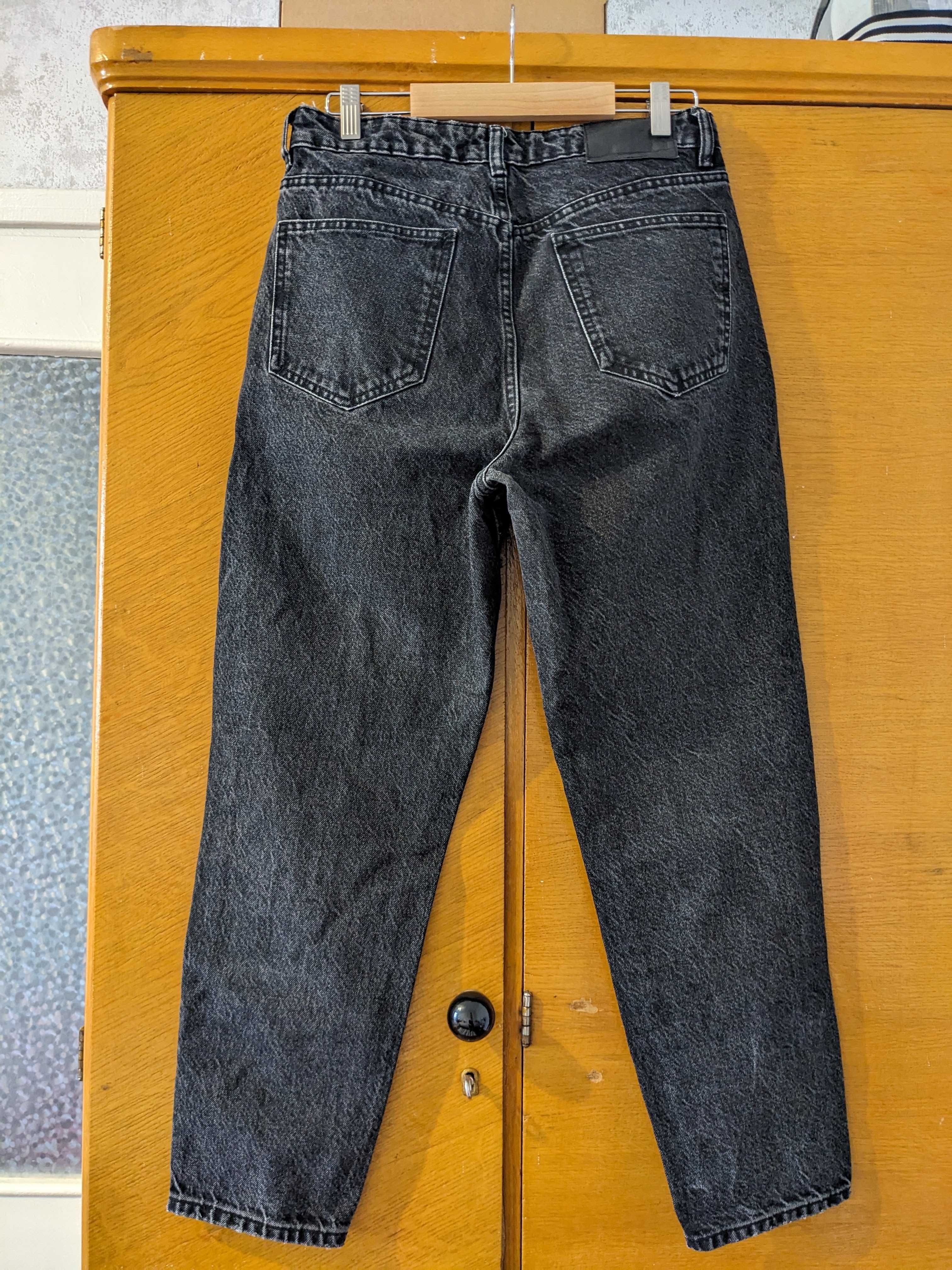 Чорні джинси фасону mom jeans від ZARA