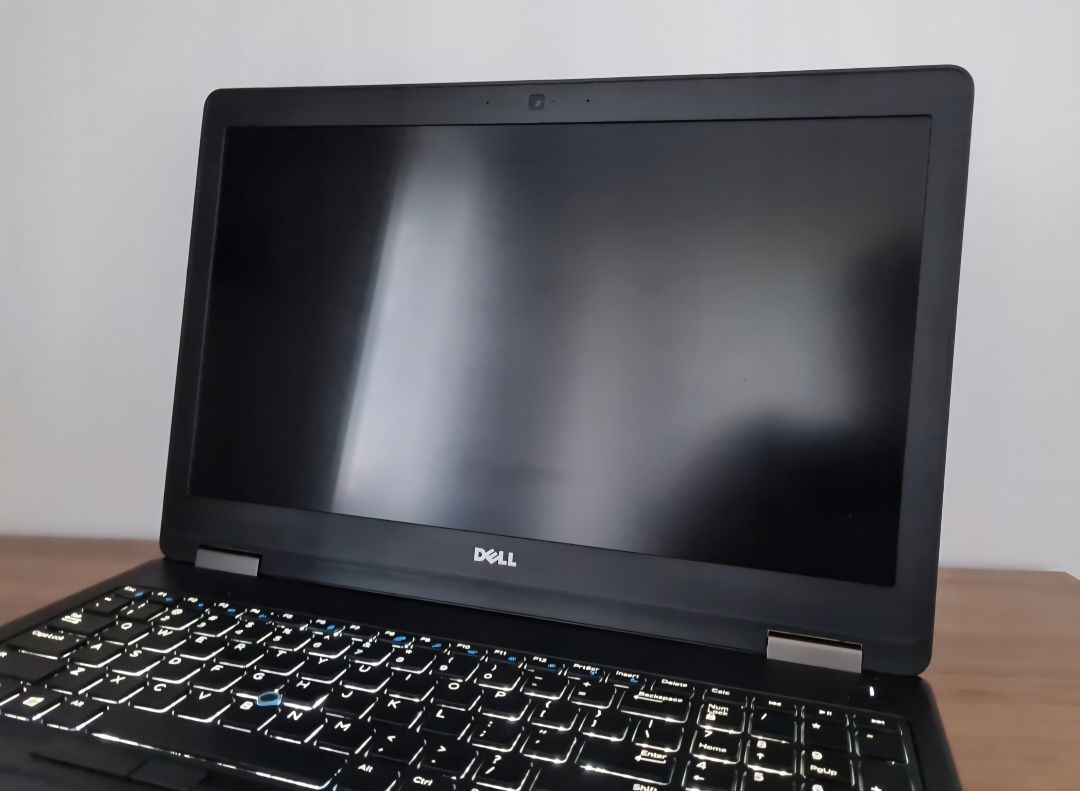 Dell Latitude E5570 15,6" FULLHD i5-6300U 8GB/128GB