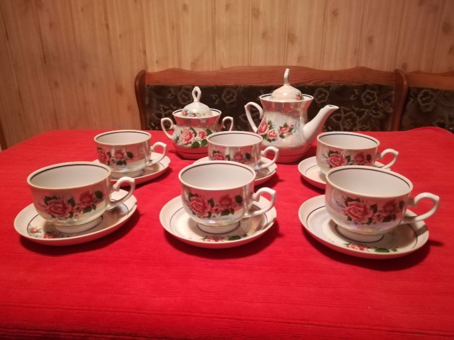 Porcelanowy serwis kawowy herbaciany opalizujący róża 6 osób