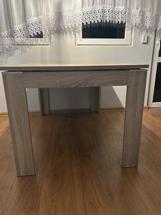 Stół do salonu, jadalni