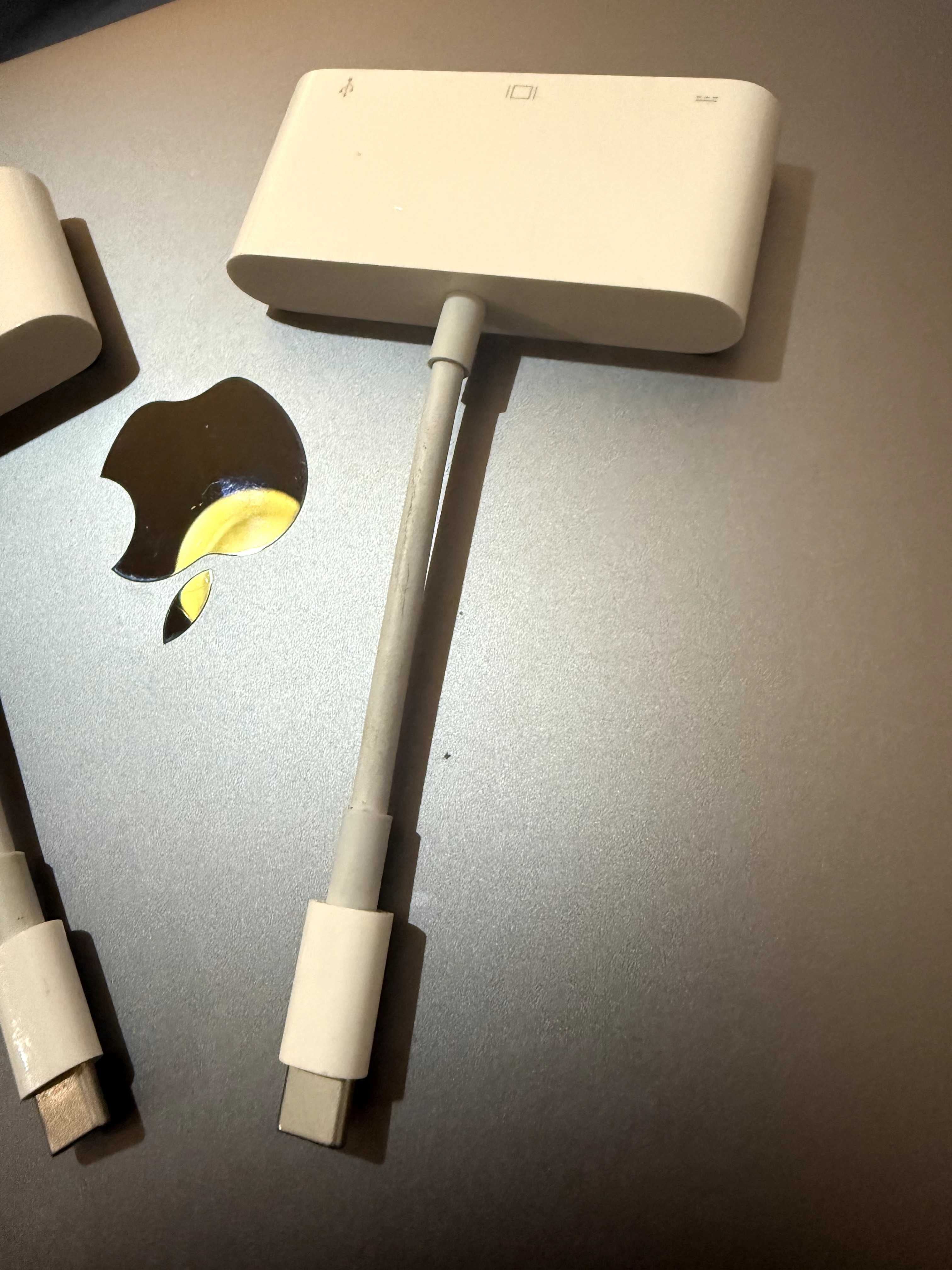 Apple USB-C to VGA Multiport adapter