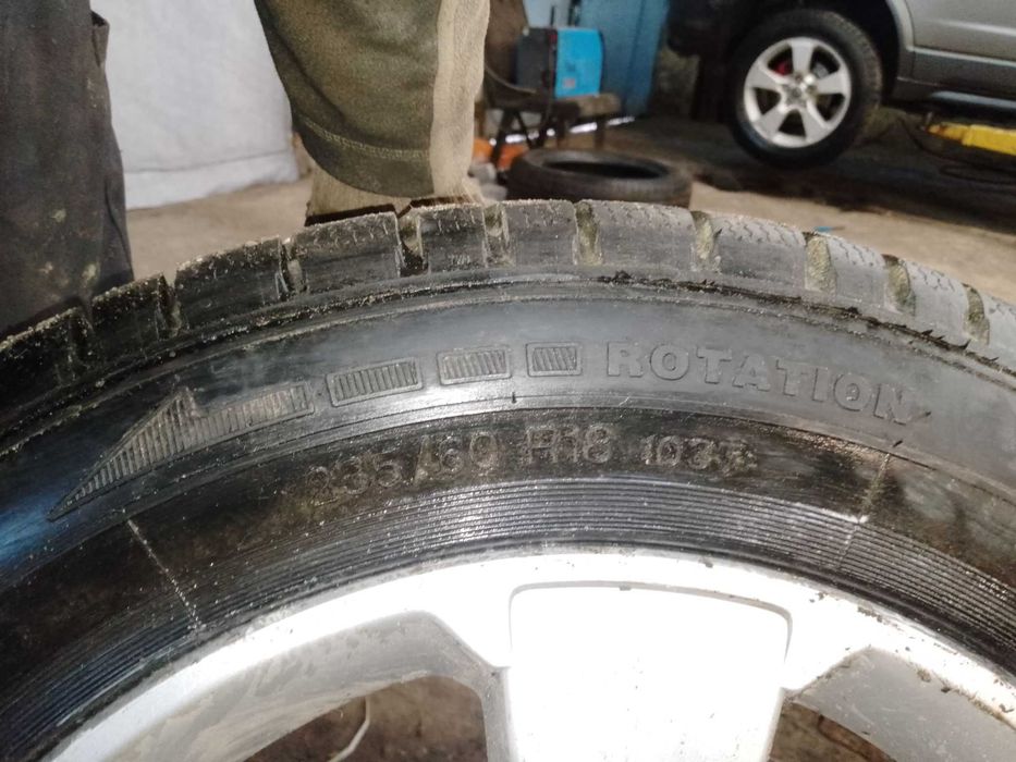 Зимові шини 235/60/18