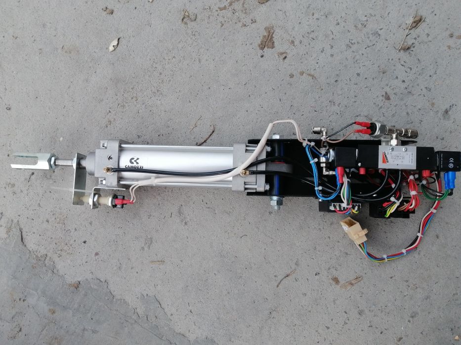 Пневмораспределитель привод открывания дверей автобусов Богдан Іван