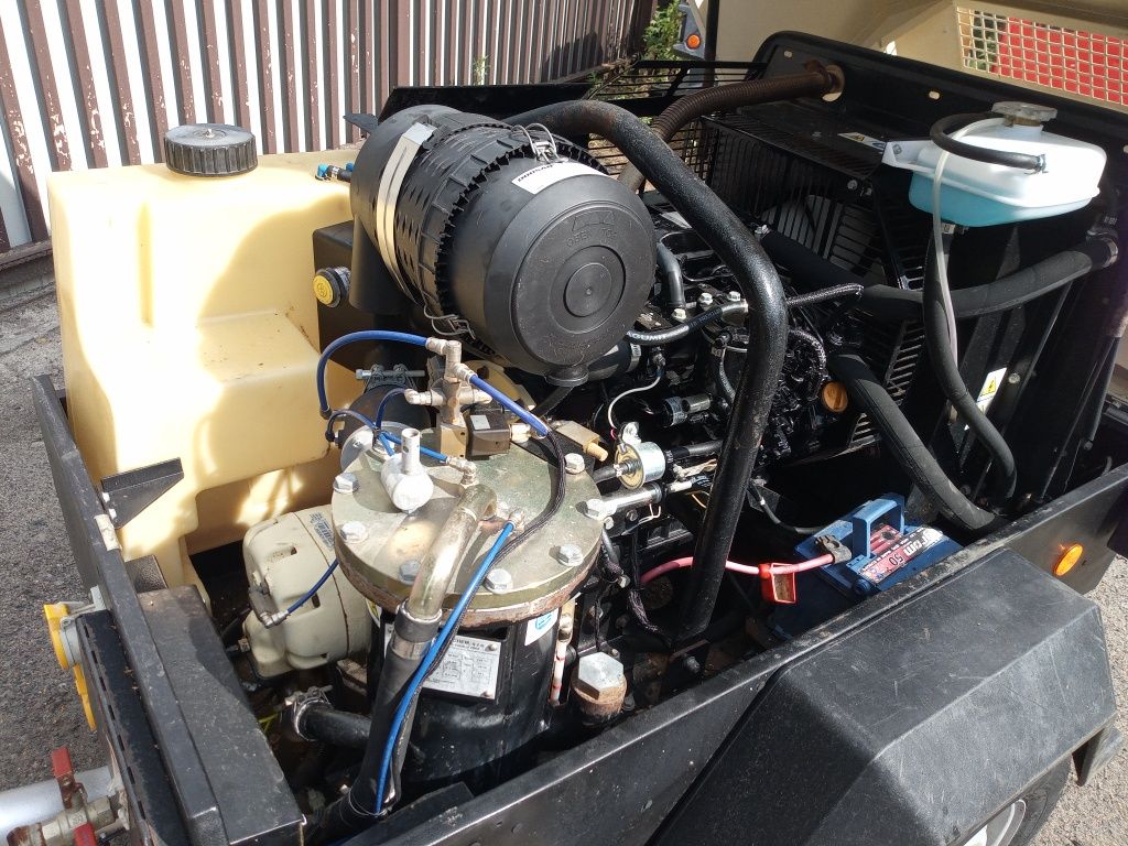 Kompresor śrubowy DOOSAN 7/26, 2015rok 656h sprowadzony zarejestrowany
