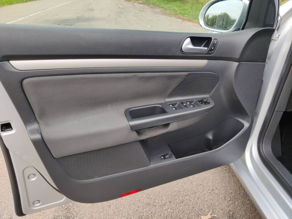 Volkswagen Golf 5. 1,6 mpi