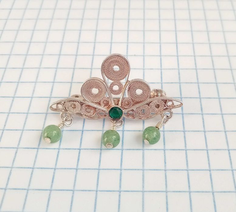 Брошка вінтажна, срібло, скань, 800 проба. Натуральні камні нефрит