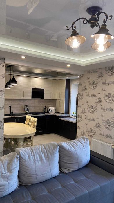 Продам 3 кімнатну квартиру 5/5 (пр-т Будівельників 32А)