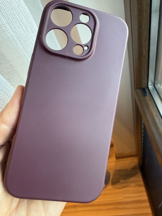 Iphone 16 pro / silikonowe etui/case/futerał / bordo