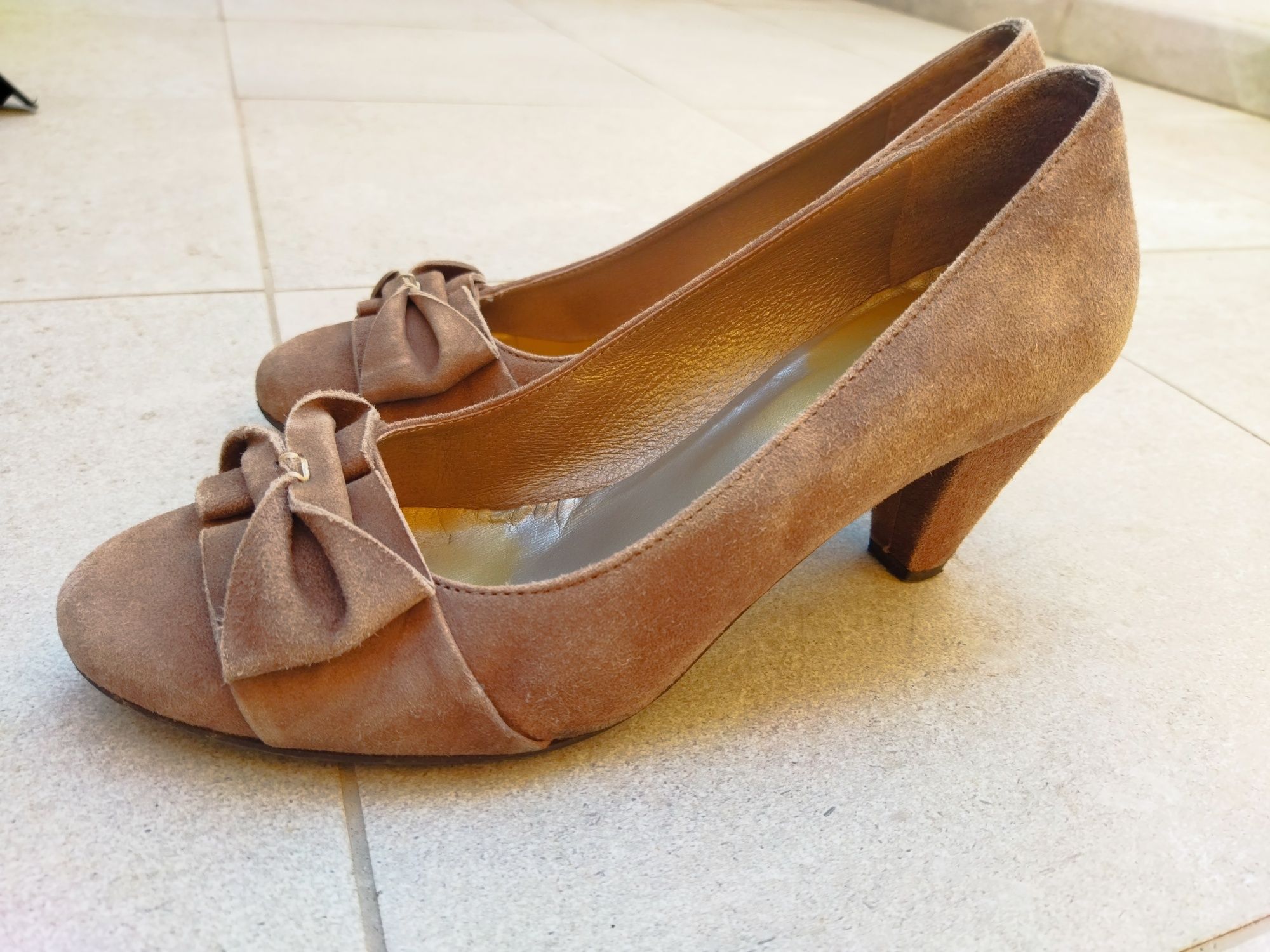 Sapatos de camurça em pele, da Bianca