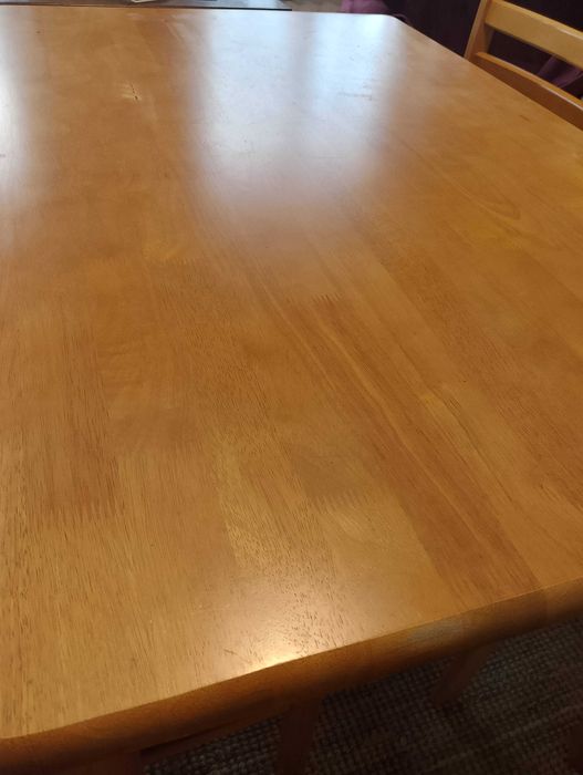 Stół i krzesła jak nowe