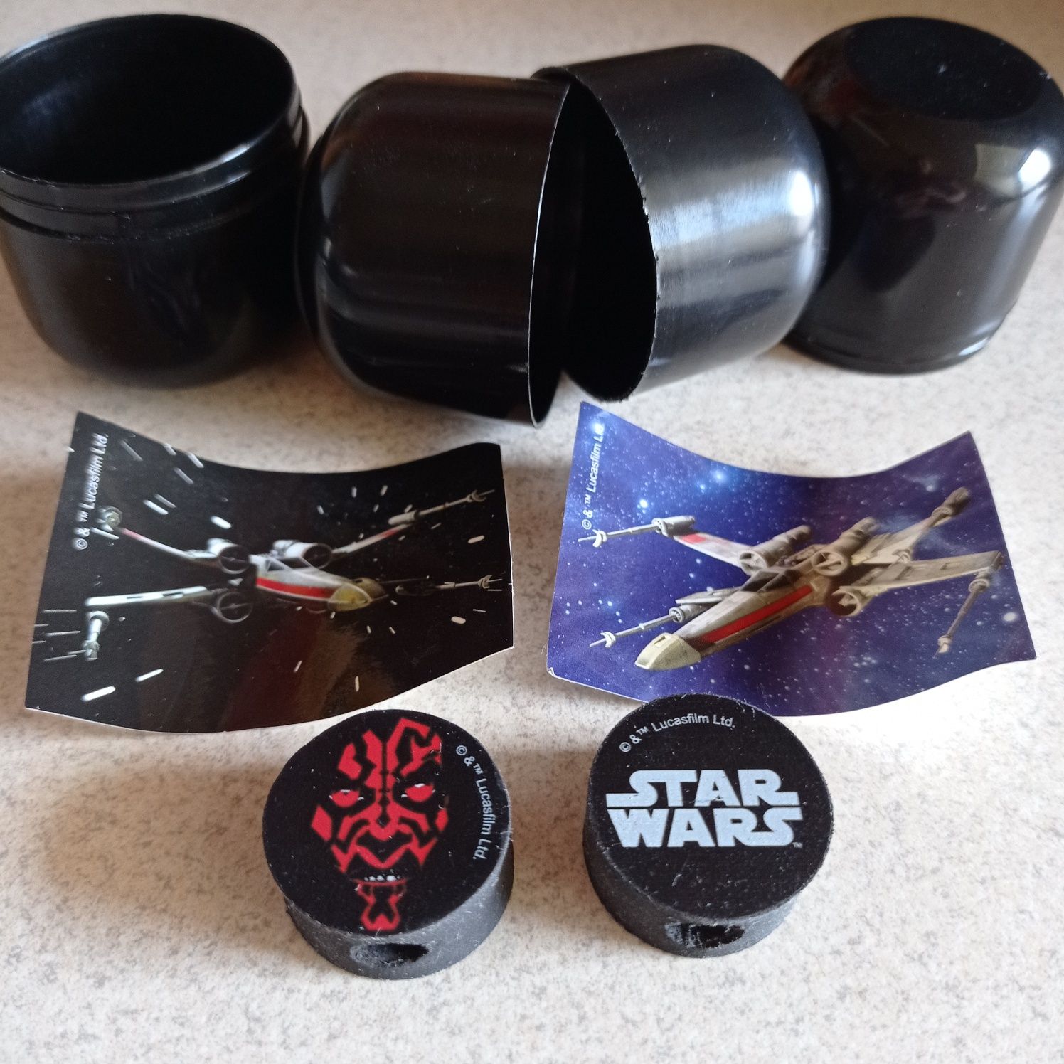 Org. Star Wars Lucasfilm - naklejki i gumki na ołówek+ czarne kapsułki