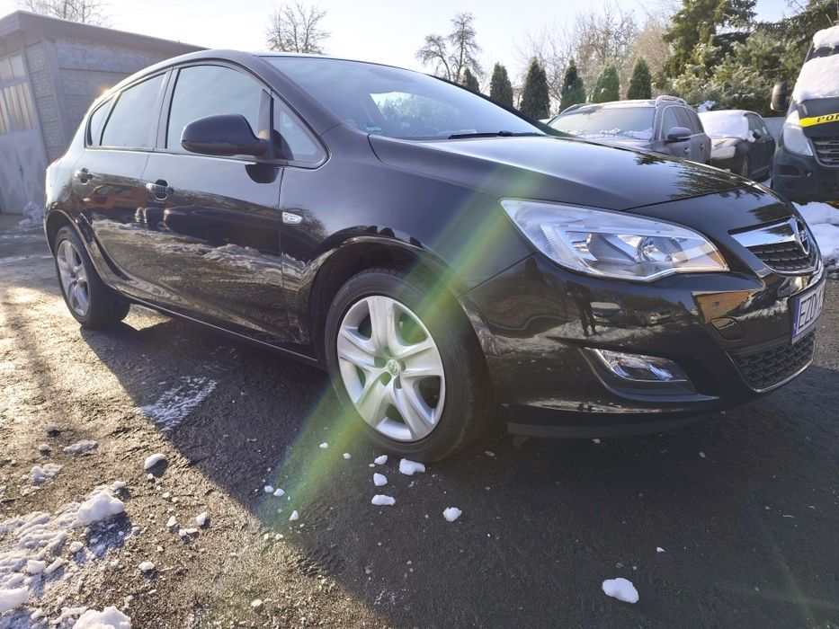 Piękna astra j 1.4 turbo z małym przebiegiem  129061