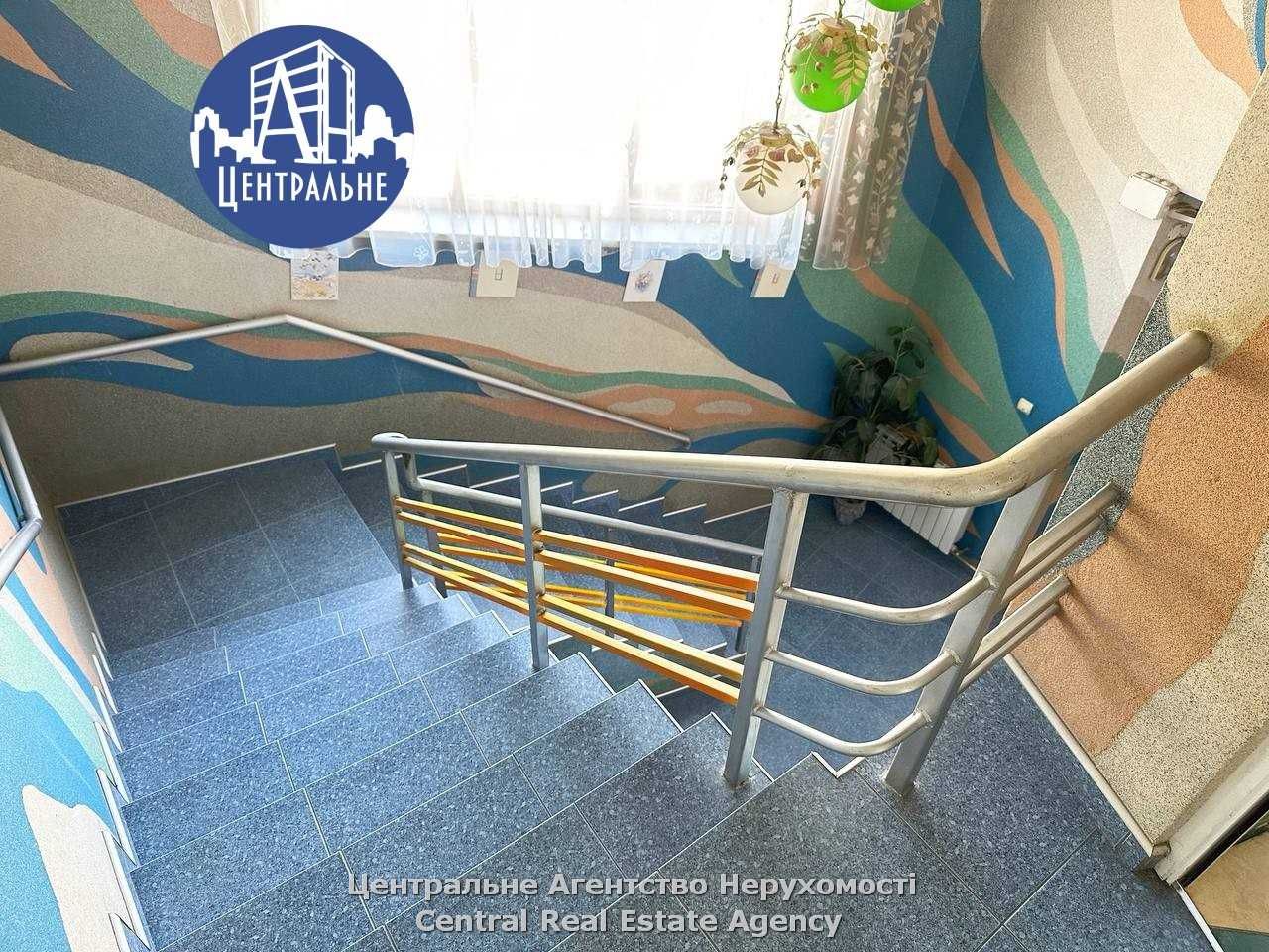 Продаж: будівля з сауною та басейном у р-ні центрі Садгори.