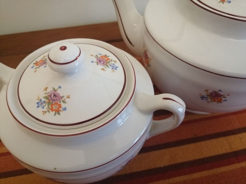 Conjunto de bule e Açucareiro da Loiça de Sacavém