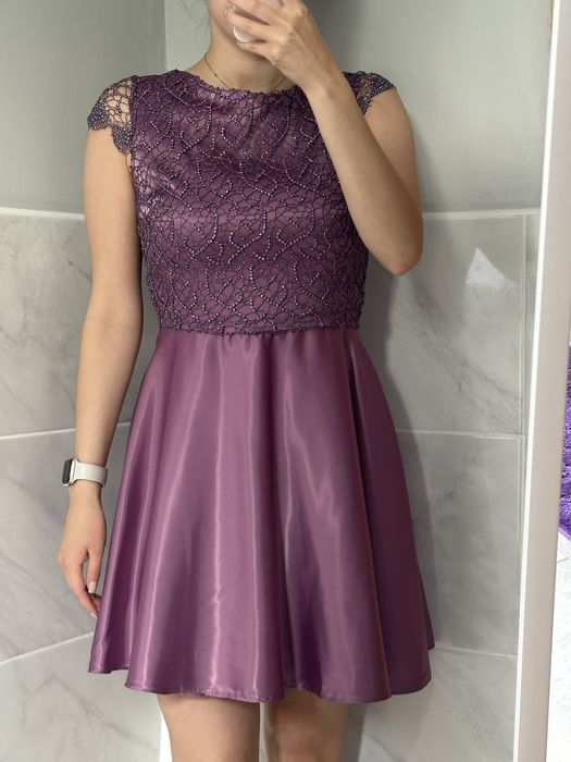 Сукня атласна.