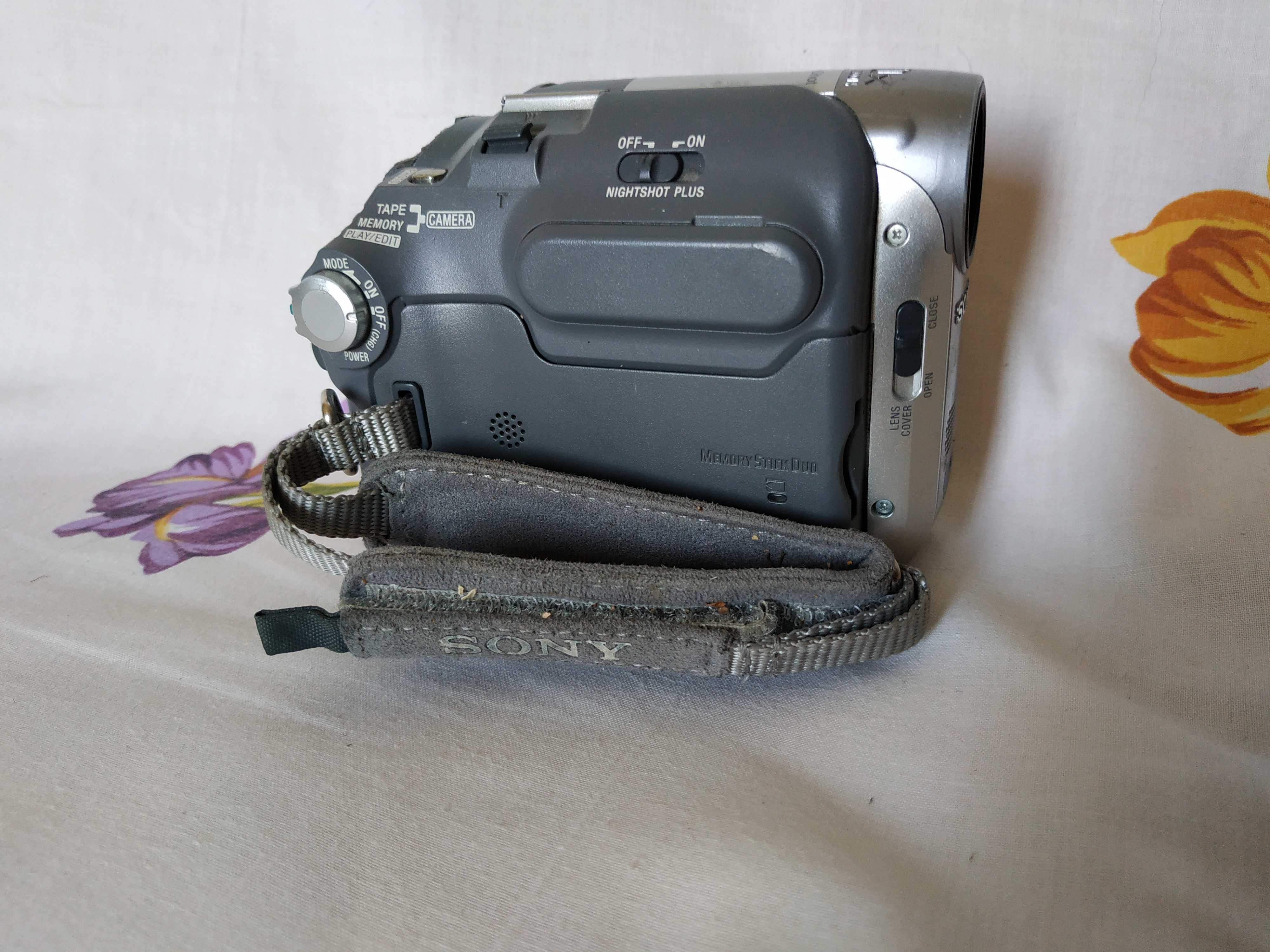 Продам видеокамеру sony.