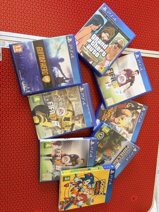 Playstation 4 com comando novo