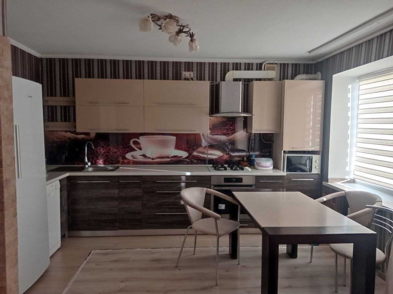 продам 4 комнатную квартиру