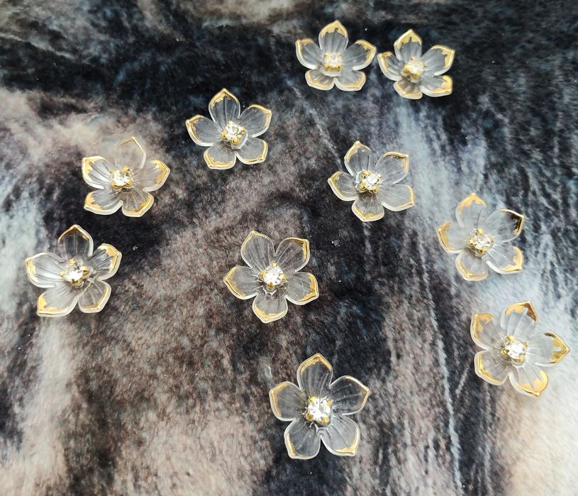 Kwiatki dekoracyjne z krysztalkiem
