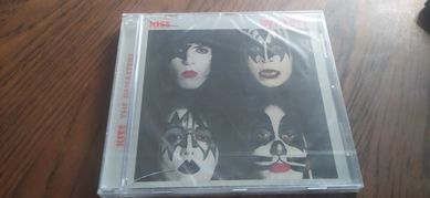 Kiss Dynasty zafoljowana! CD