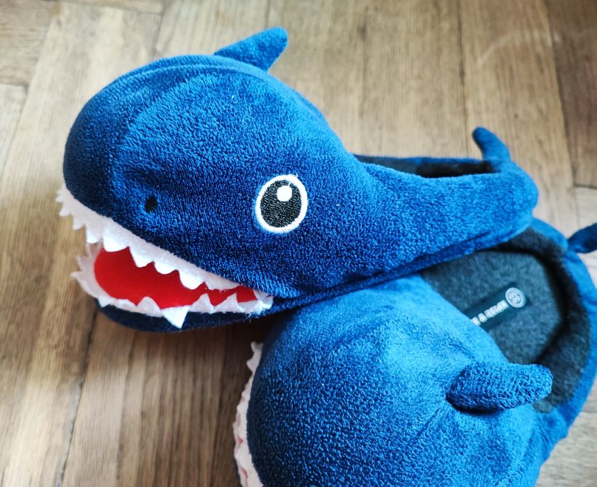 Kapcie rekina 33