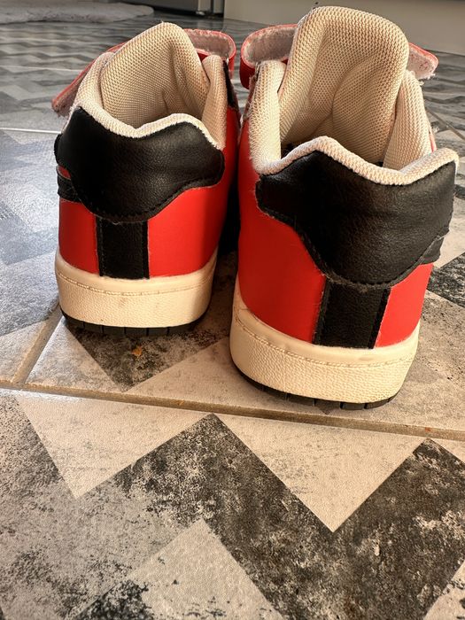 Продам кросівки унісекс