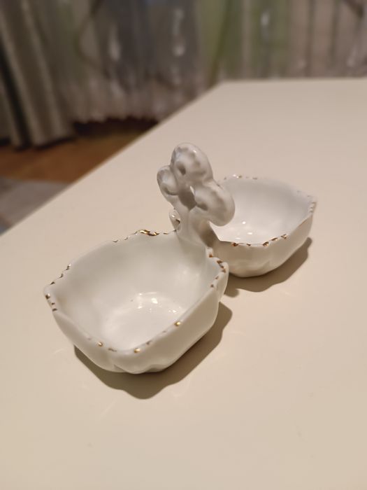 Kuzniecow solniczka porcelanowa